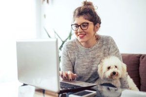 frau und hund Flirt-Chat